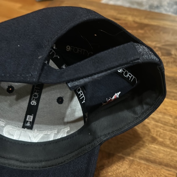 Titans Commemorative 9-11 Hat - Picture 5 of 7